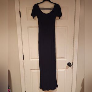 Krisabelle stretchy black fitted prom /formal maxi dress with side slits M